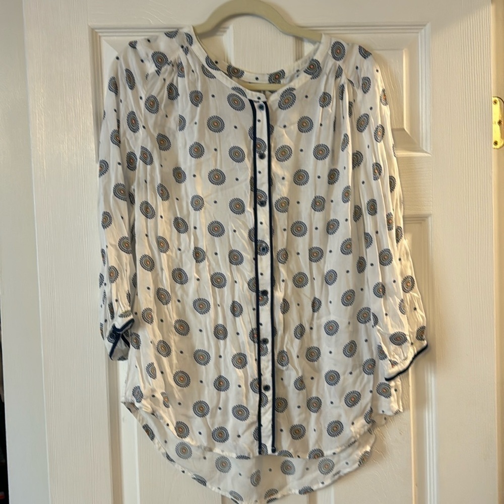 Women’s white patterned blouse size medium